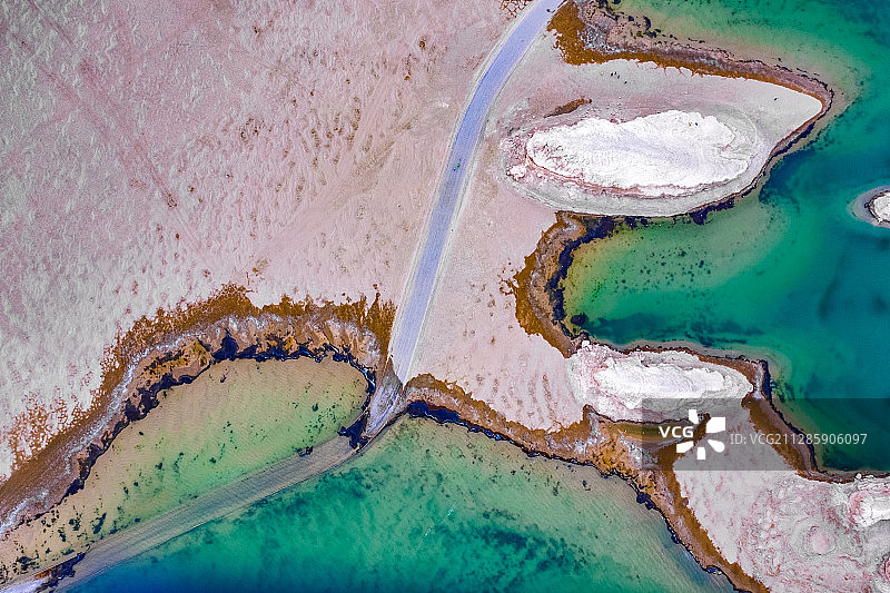 航拍中国青海省海西州大柴旦行委西台地区乌素特水上雅丹地质公园图片素材