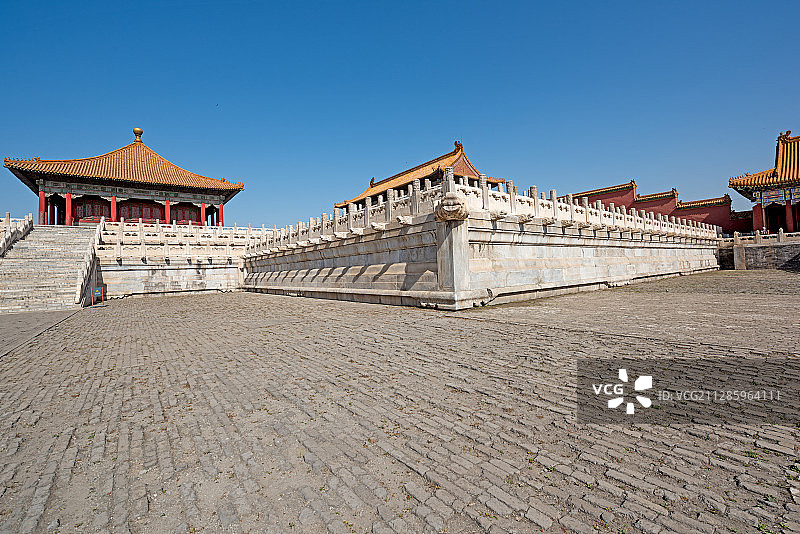 宏伟的故宫三大殿平台图片素材