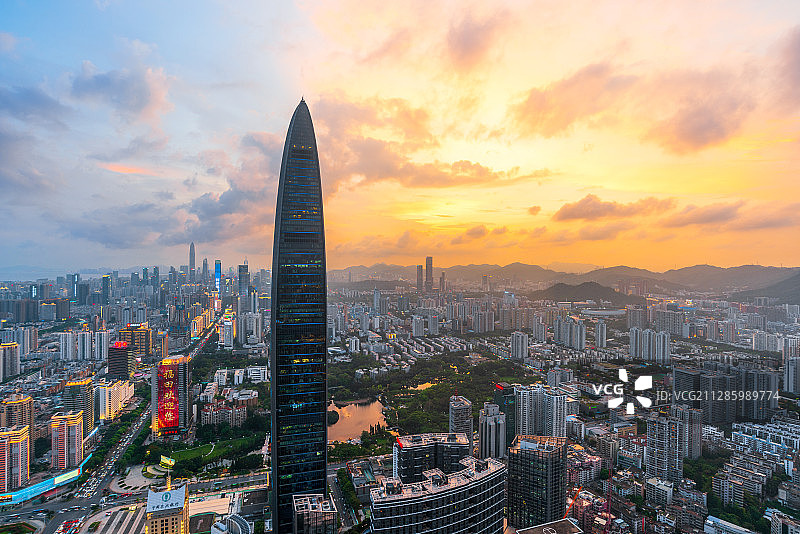 深圳市区黄昏的火烧云图片素材