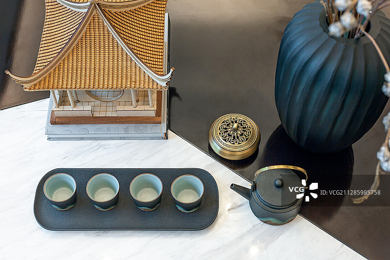 样板房茶几上的茶具图片素材