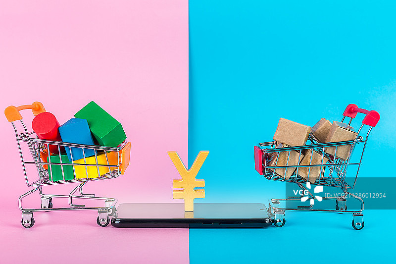 快递箱和购物车，电商网购创意图片。图片素材