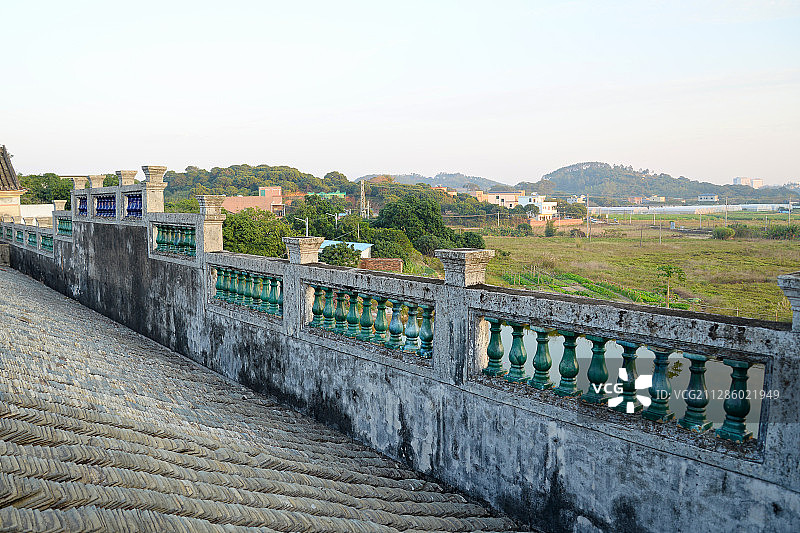 广东惠州客家围龙屋会新楼楼顶图片素材