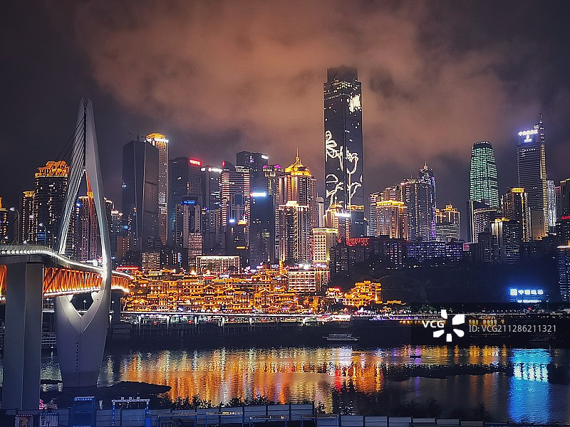 山城的灯，多的不能再多，错落有致，相映成趣图片素材