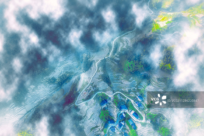 云下梯田人家图片素材