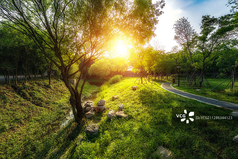 暖色夕阳+江苏省徐州市邳州市铁富镇艾山风景名胜区图片素材
