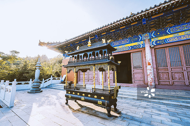 香烛台+江苏省徐州市邳州市铁富镇艾山风景名胜区铁佛寺图片素材