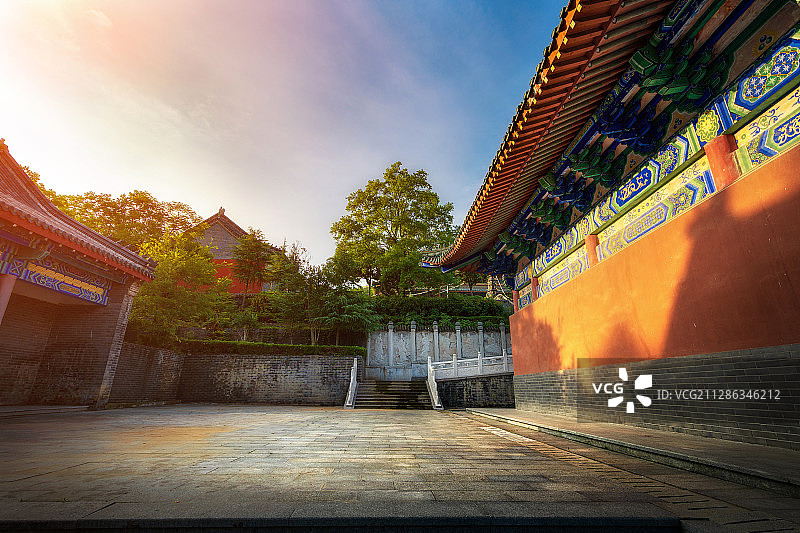 静谧山寺+江苏省徐州市邳州市铁富镇艾山风景名胜区铁佛寺图片素材