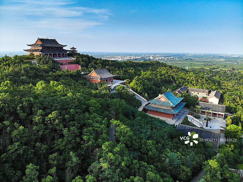 雄伟大殿+江苏省徐州市邳州市铁富镇艾山风景名胜区铁佛寺图片素材