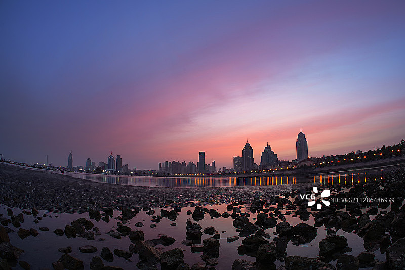 夜色栈桥湾图片素材