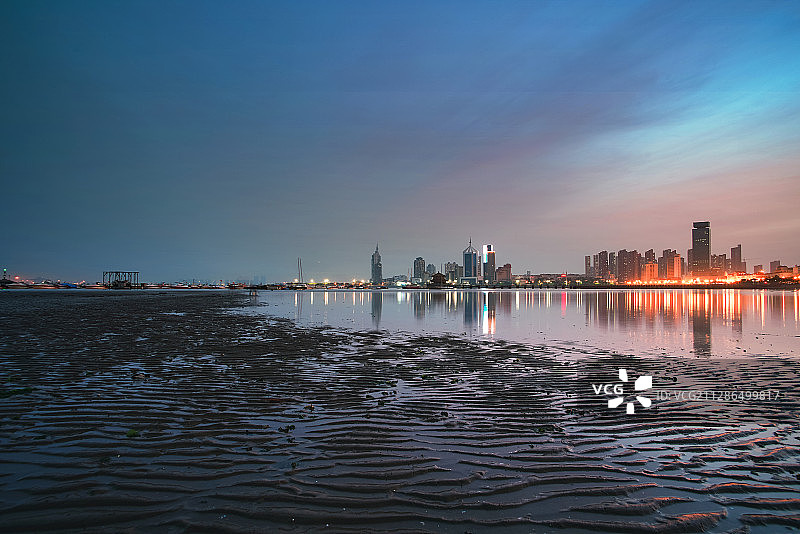 落潮后的前海湾夜色图片素材