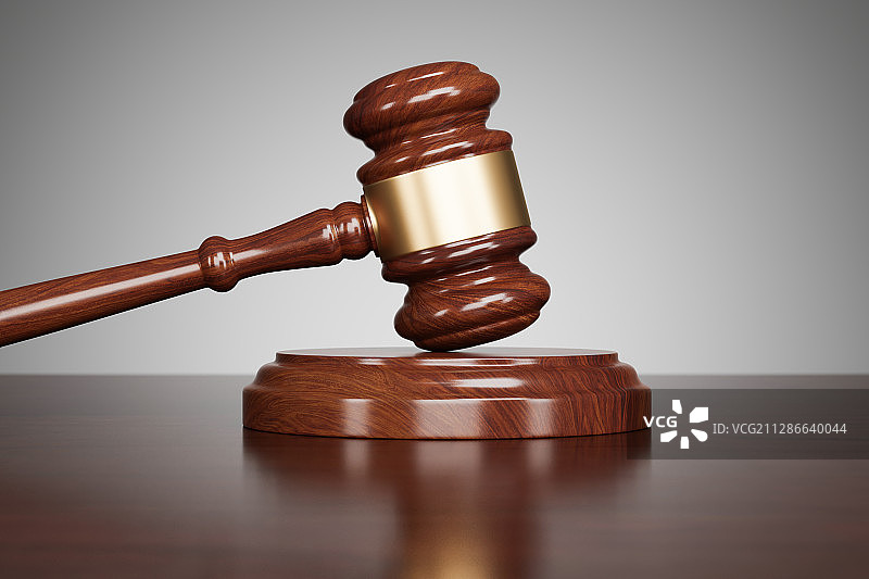 桌面上摆放法槌的背景素材图片素材