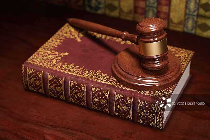 桌面上摆放法槌的背景素材图片素材