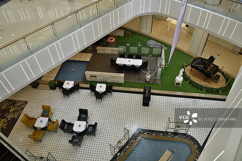 中庭咖啡馆图片素材