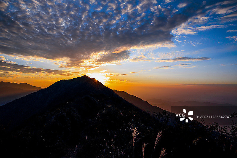 大熊山日出图片素材