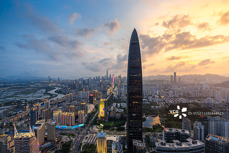 深圳京基100黄昏天际线图片素材