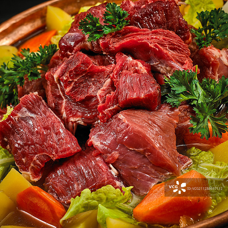 西藏牦牛火锅紫铜锅 牦牛肉特写图片素材