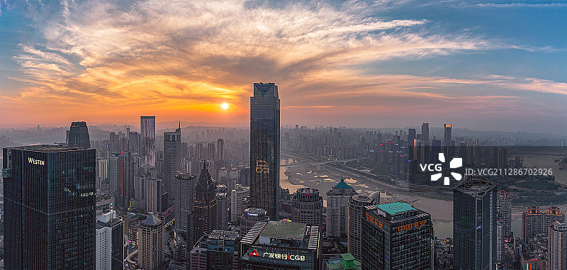 重庆市渝中区高空俯瞰日落解放碑全景图图片素材