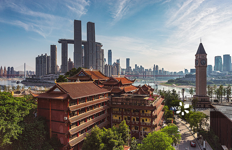 重庆市南岸区南滨路千佛寺日落遥望来福士广场全景图片素材