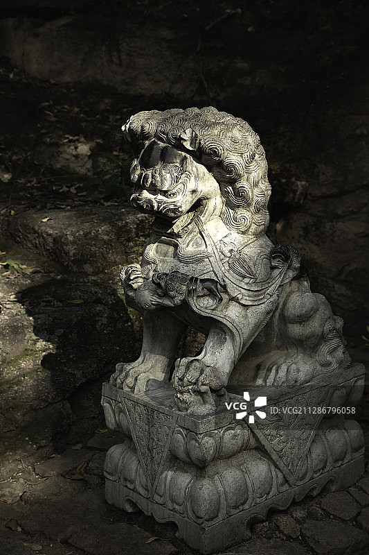 鞍山千山风景区龙泉寺石狮图片素材