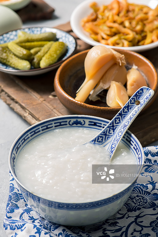 中式早餐白粥和酱菜图片素材