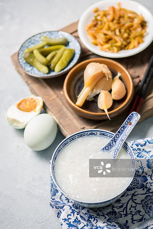 中式早餐白粥和酱菜图片素材
