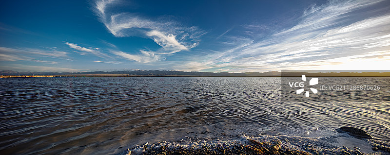 青海省乌兰县茶卡盐湖天空之境图片素材