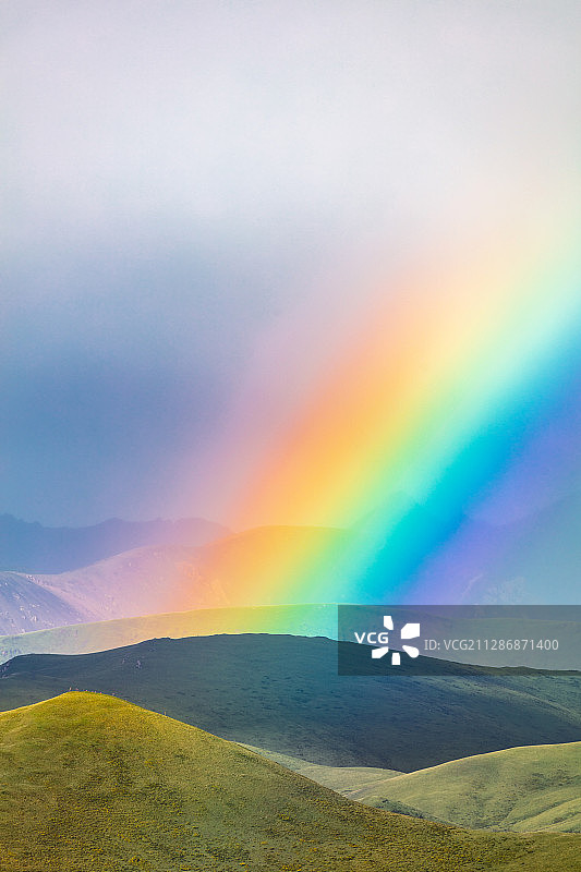 草原公路汽车广告背景图图片素材