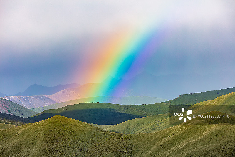 草原公路汽车广告背景图图片素材