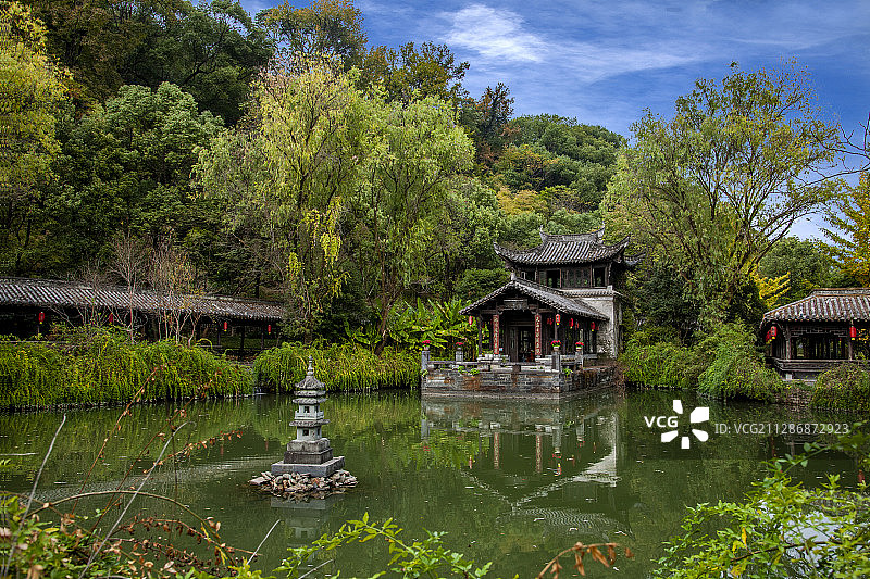 江西婺源县江湾古村落“乡贤园”石舫图片素材