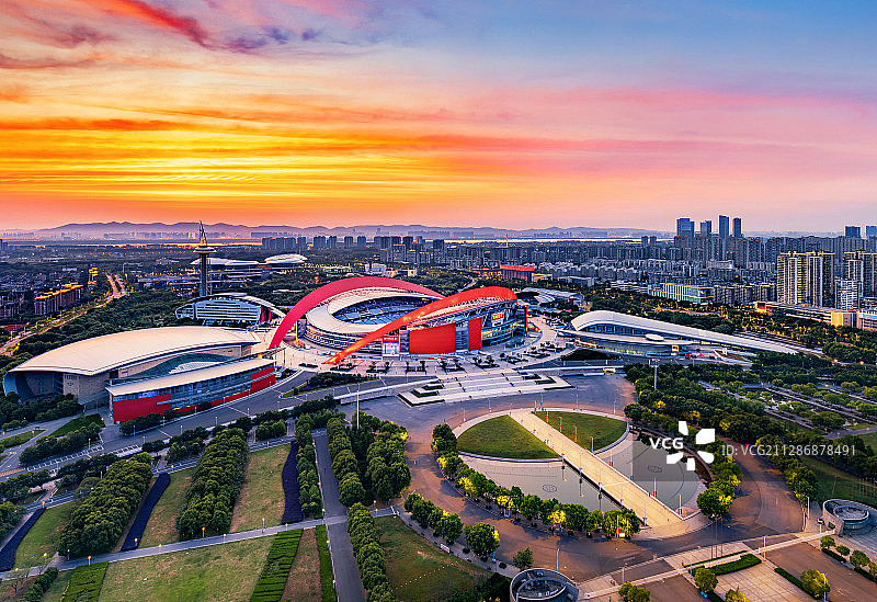 南京奥林匹克公园奥体中心日落城市风光夜景图片素材