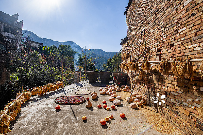 江西婺源县篁岭村晒秋图片素材