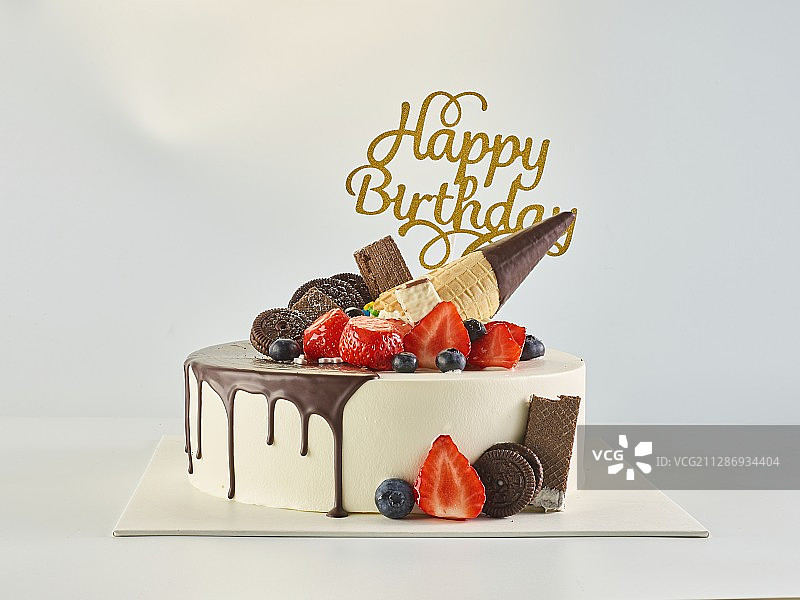 蛋卷巧克力生日蛋糕图片素材