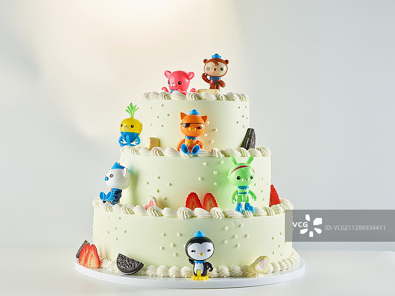 动物城堡多层生日蛋糕图片素材