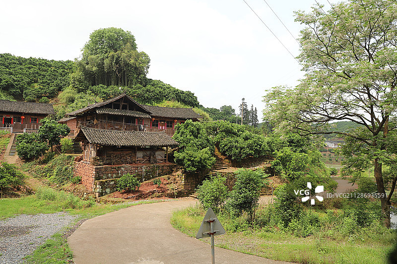 侗族木质楼房图片素材