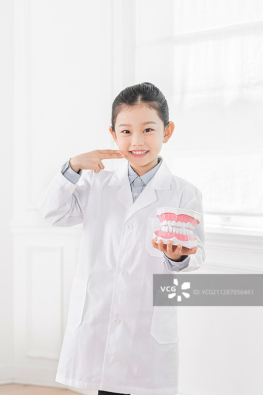 快乐的亚洲儿童肖像图片素材