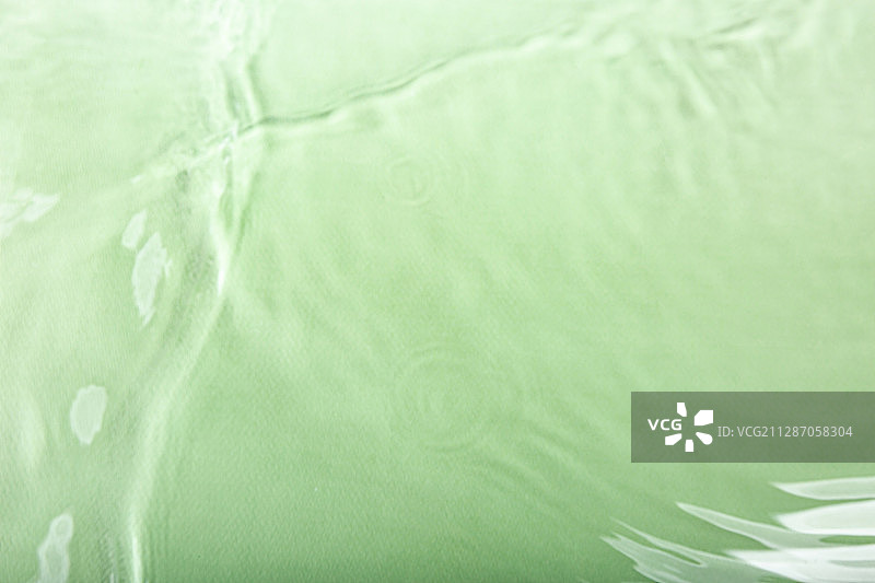 新鲜干净的饮用水图片素材