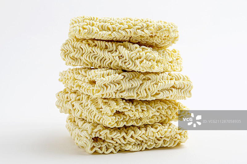 速食产品概念：方便面、午餐肉、罐头鱼图片素材