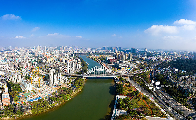 广东省江门市蓬江两岸城市建筑图片素材