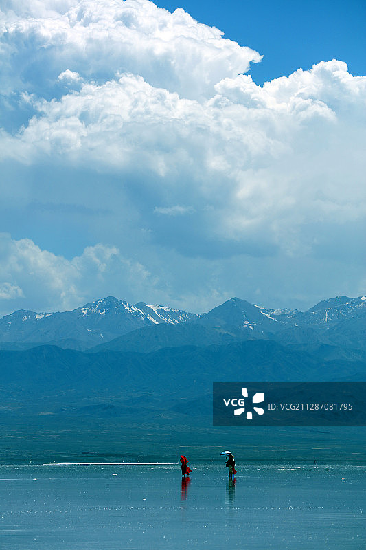 青海省乌兰县茶卡盐湖风光图片素材
