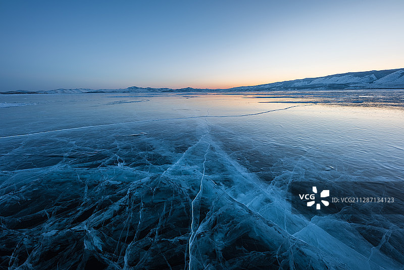 俄罗斯贝加尔湖的热门景点，令人惊叹的冬季景观。图片素材
