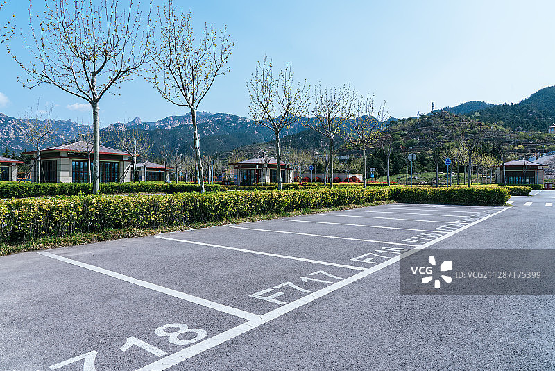 崂山景区外的停车场图片素材