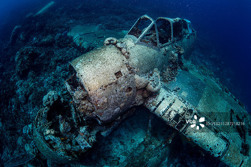 水下沉没的侦察机图片素材