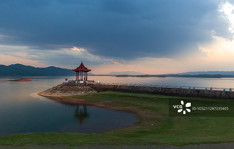 风雨欲来图片素材