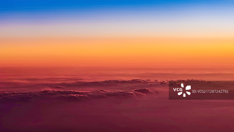 瑰丽云裳日出图片素材