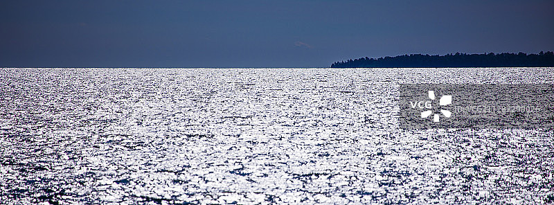 马尼图林岛海岸线图片素材