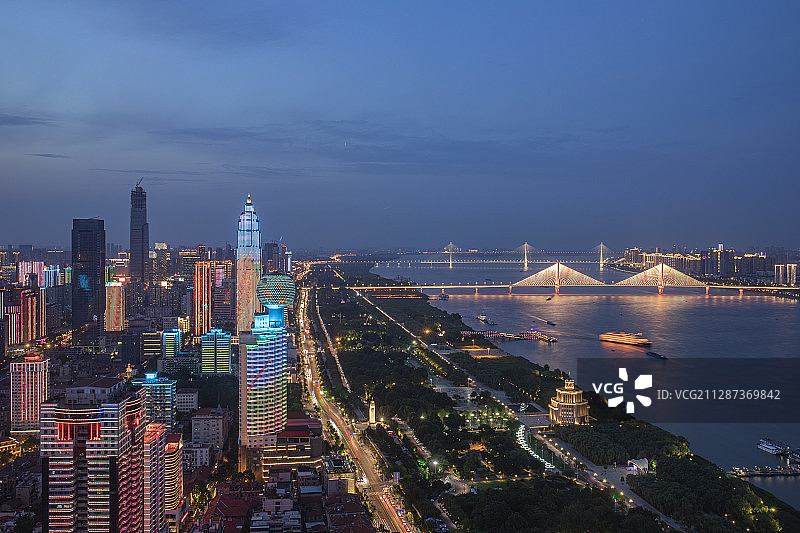 武汉汉口江滩二桥夜景图片素材