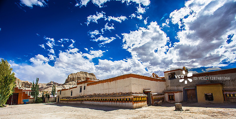 中国西藏阿里地区札达县札达土林国家地质公园托林寺迦萨殿图片素材