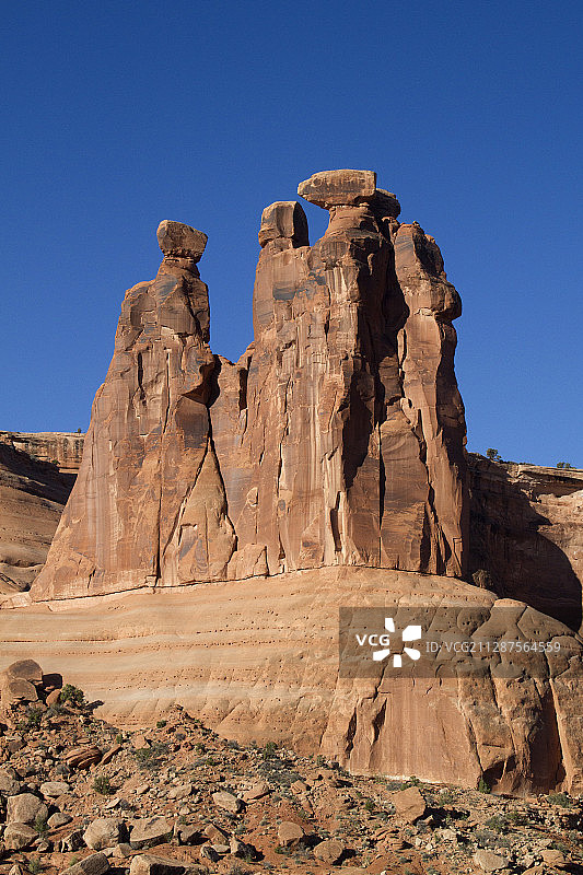 三座 gossip 岩石地貌图片素材