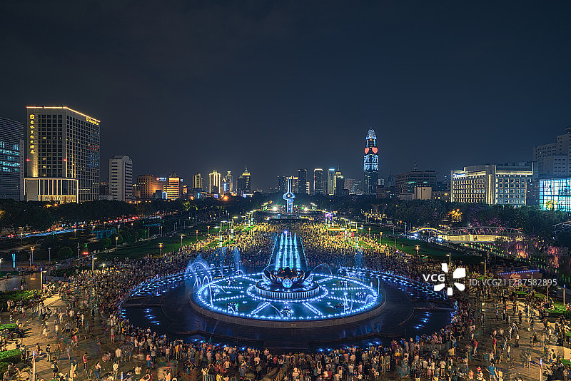 山东济南泉城广场喷泉图片素材