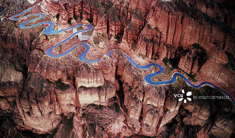 《悬崖边的乡村路》图片素材